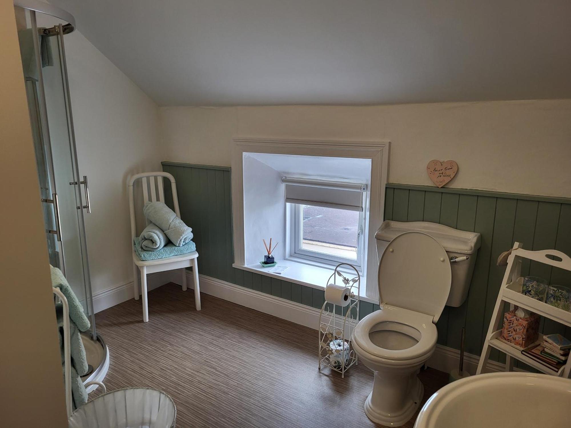 Charming 2-Bed Apartment In Donegal Town Centre Exterior photo